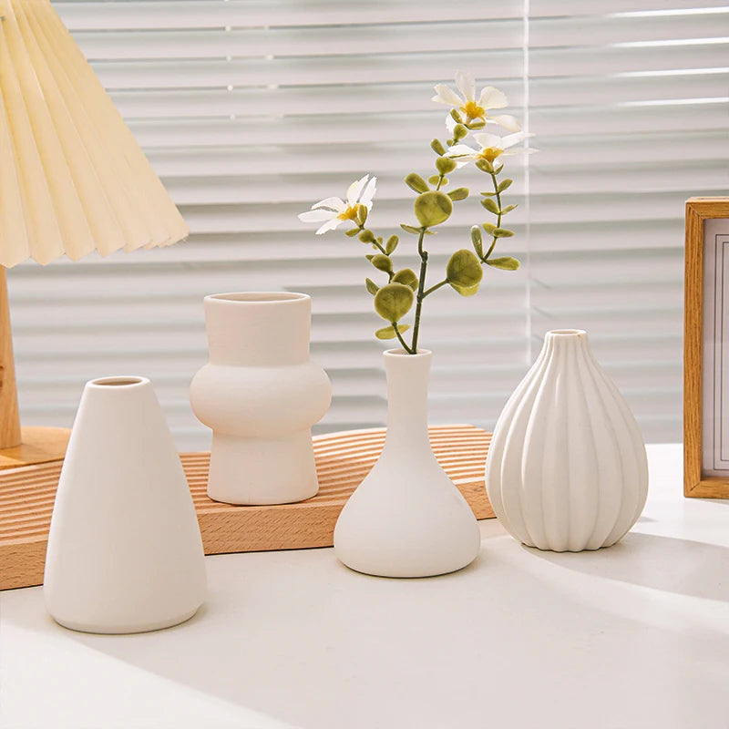 Mini-Keramikvase Nordic in Mattweiß, ca. 10 cm